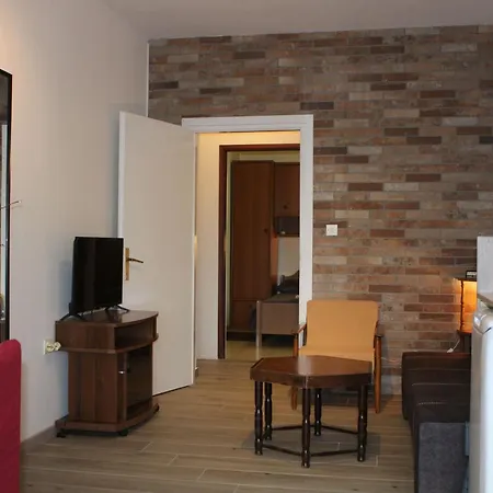 Gemuetliche Mit Terrasse By Interhome Apartman