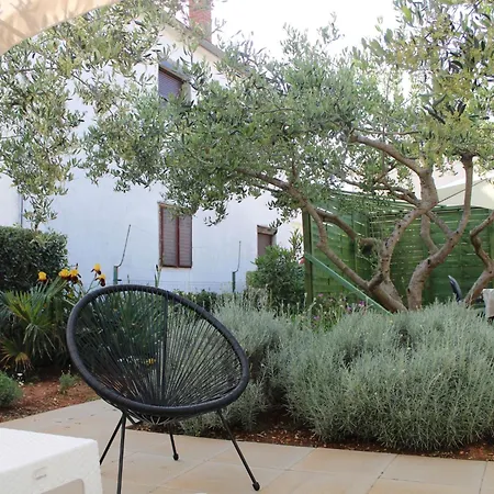 Gemuetliche Mit Terrasse By Interhome Lejlighed