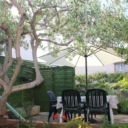 Gemuetliche Mit Terrasse By Interhome Lejlighed