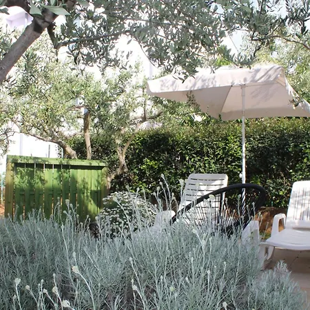 Gemuetliche Mit Terrasse By Interhome Lejlighed