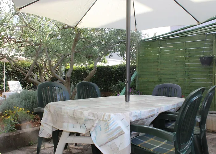 Apartman Gemuetliche Mit Terrasse By Interhome Zára