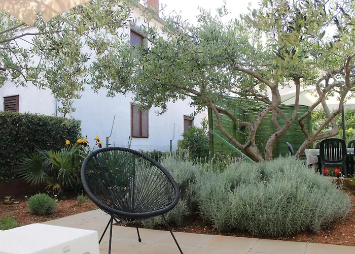 Gemuetliche Mit Terrasse By Interhome Apartman