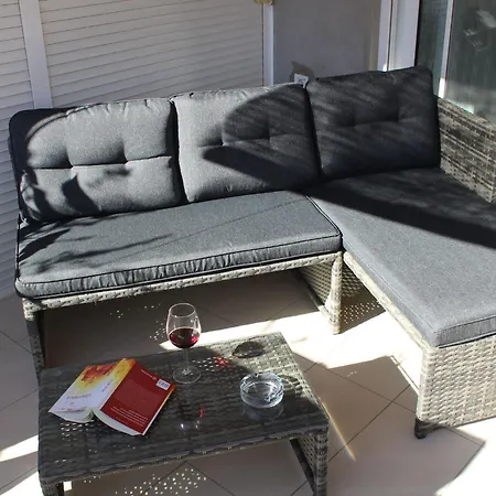 Apartamento Gemuetliche Mit Terrasse By Interhome *