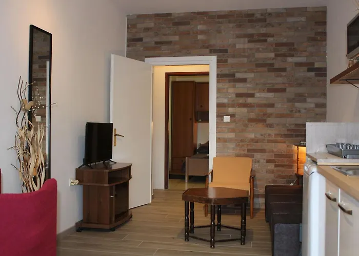 Gemuetliche Mit Terrasse By Interhome Apartamento