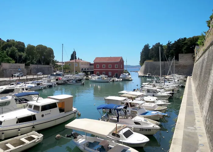 Gemuetliche Mit Terrasse By Interhome